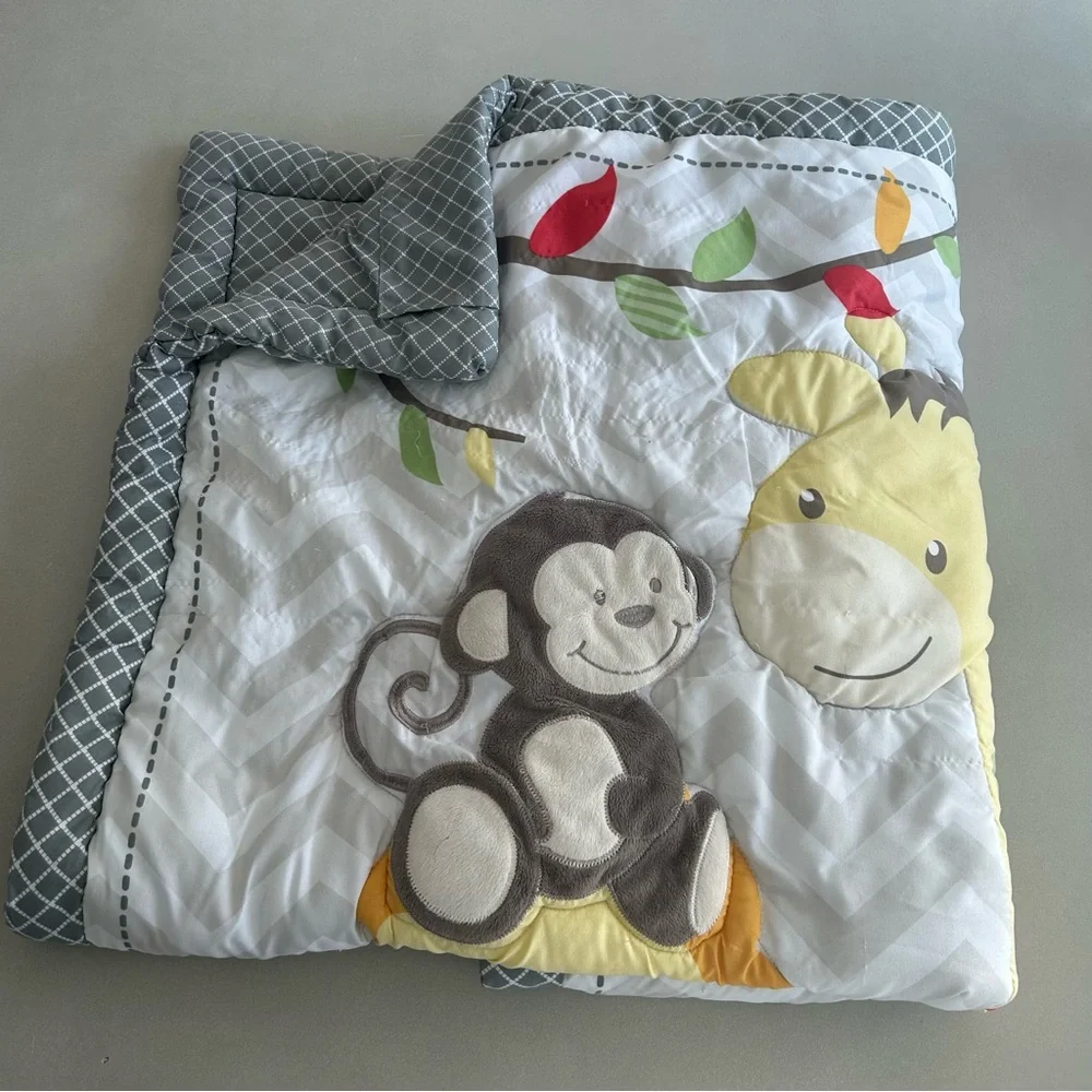 Garanimals Charming Animal Baby Quilt with Gray and White Accents - Picture 4 of 6